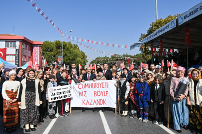 Balıkesir Cumhuriyet’i kutluyor