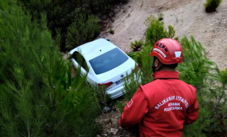 Balıkesir'in Havran ilçesinde yoldan çıkan otomobil şarampole uçtu, 1 kişi yaralandı.