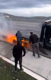 Balıkesir'de Lastik Patlayan Çekici Yangın Çıkardı