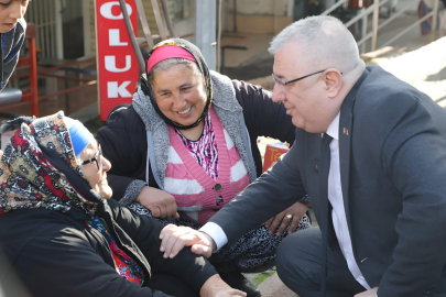 BAŞKAN ERTAŞ ÇARŞAMBA PAZARINDA ESNAFI ZİYARET ETTİ