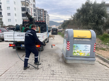 Edremit’te Haşereyle Mücadele Çalışmalarını Sürdürüyor