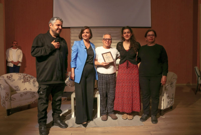 Ayvalık Belediye Tiyatrosu’na ödül yağdı…