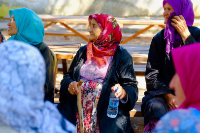 “KOMŞUN YANINDA” EKİBİ VATANDAŞLARLA BULUŞTU