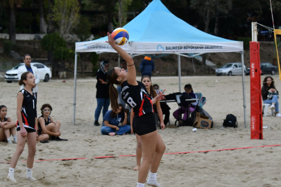 Büyükşehir Belediyesi, Dünya Kız Çocukları Gününde kız çocuklarına voleybol heyecanı yaşattı