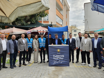 AK Parti Balıkesir İl Başkanı Mehmet Aydemir, Edremit’i de gönülleri de fethetti