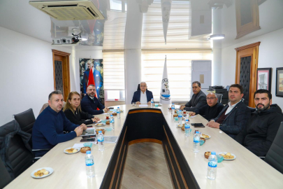 Burhaniye Belediye Başkanı Ali Kemal Deveciler’in ev sahipliğinde gerçekleşen toplantıya;...