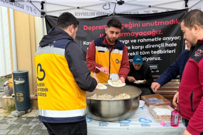 Depremde Hayatını Kaybedenler Anısına Pilav İkram Edildi