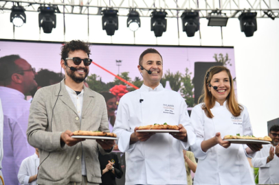 Akın Çifti ve Danilo Zanna’dan ’Dört Peynirli’ Performans