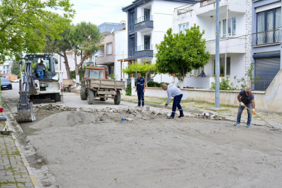 Burhaniye Belediyesi Fen İşleri Ekiplerinden İlçe Genelinde Yoğun Mesai