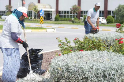 PARK VE BAHÇELER MÜDÜRLÜĞÜ ÇALIŞIYOR, BURHANİYE GÜZELLEŞİYOR