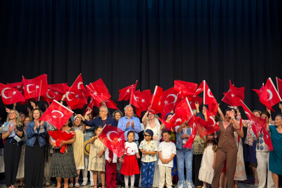 YIL SONU DEFİLESİNE BÜYÜK İLGİ