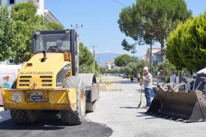 BURHANİYE’DE YOL YAPIM VE ONARIM ÇALIŞMALARI ARALIKSIZ SÜRÜYOR