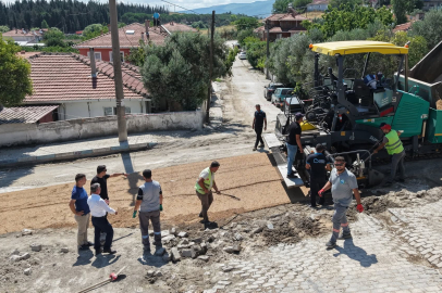 MANYAS'TA CENGİZHAN CADDESİ ASFALTA HAZIRLANIYOR