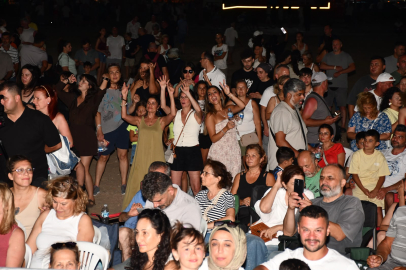 AYVALIK’TA YAZ KONSERLERİ KAPSAMINDA MOD10 VE AYHAN ERDEN RÜZGÂRI ESTİ