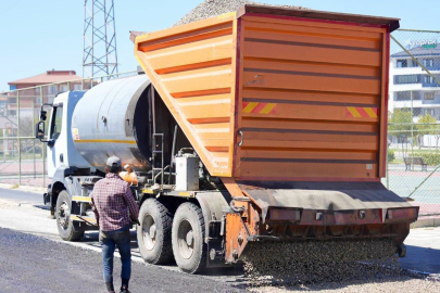 BURHANİYE'DE 12 AYRI MAHALLEDE YOL SEFERBERLİĞİ