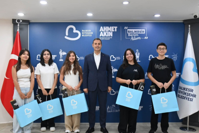 AKIN, LGS BİRİNCİLERİNİ MAKAMINDA AĞIRLADI