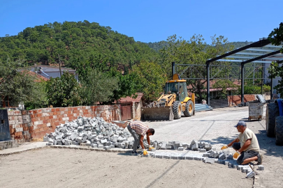 BURHANİYE’DE YOL YAPIM VE ONARIM ÇALIŞMALARI KESİNTİSİZ SÜRÜYOR