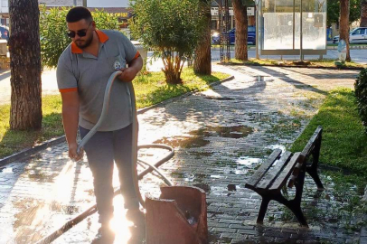 BURHANİYE’DE TEMİZLİK ÇALIŞMALARI HIZ KESMEDEN SÜRÜYOR