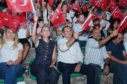 AYVALIK’TA ZAFER BAYRAMI KUTLAMALARI COŞKULU GEÇTİ