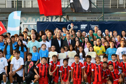 BÜYÜKŞEHİR’İN YAZ SPOR OKULLARINDA MEZUNİYET HEYECANI