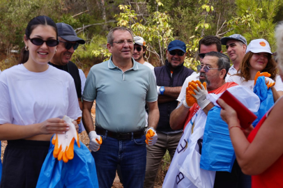 AYVALIK’TA ÇEVRE İÇİN EL ELE VERDİLER