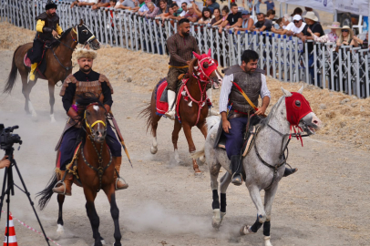 AYVALIK’TA RAHVAN AT YARIŞTI