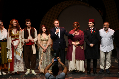 BALIKESİR ŞEHİR TİYATROSU İLK GÜNDEN İZDİHAM YARATTI