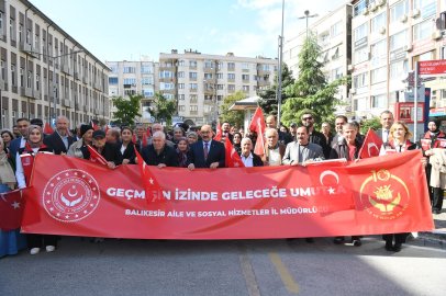 BALIKESİR’DE YAŞLILAR GÜNÜ KORTEJİ DÜZENLENDİ