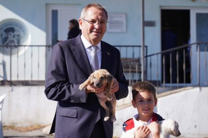 AYVALIK’TA DÜNYA HAYVANLARI KORUMA GÜNÜ CAN DOSTLARLA KUTLANDI