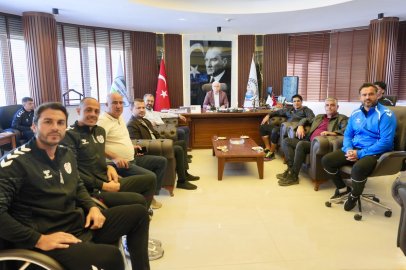 BURHANİYE BELEDİYESPOR FUTBOL A TAKIMI'NDAN BAŞKAN DEVECİLER'E ZİYARET