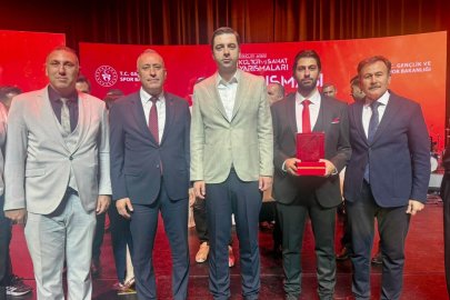 BALIKESİRLİ DİREN AYDIN TÜRKİYE’NİN SESİ OLDU!