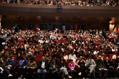 Balıkesir Büyükşehir Belediyesi Şehir Tiyatrosu ilk ayında seyirciden tam not aldı